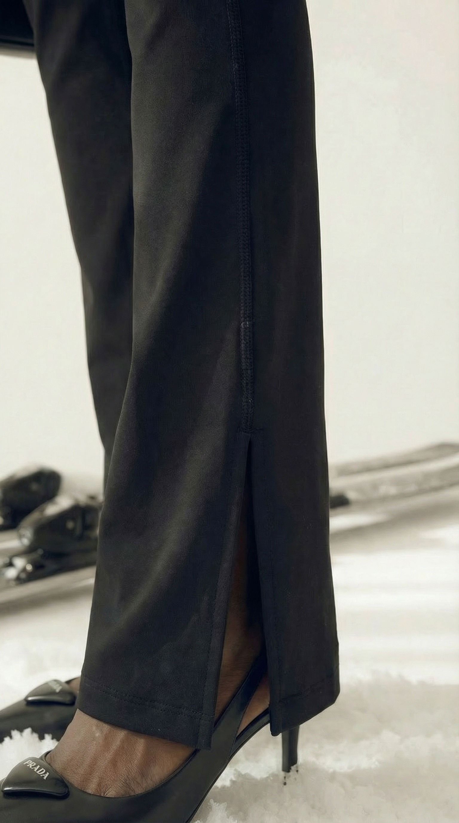 The leggings V shape